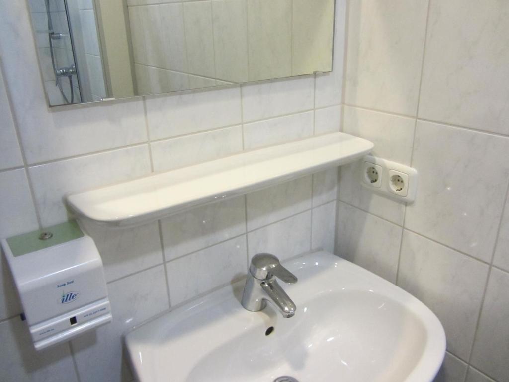 Hotel Zum Ochsen Stadtbergen Zimmer foto